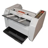 Plieuse-agrafeuse de livrets, 15 feuilles SF-2 SUPERFAX - Plieuse-agrafeuse de table Superfax SF-2, vue de trois quarts avec margeur et bac de réception