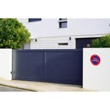 Devant cette porte, polypropylène, Ø 30 cm Panneau interdit de stationner 67102E EXACOMPTA - Panneau EXACOMPTA 67102E fixé sur un portail