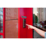 Aspect aluminium brossé, 165 x 44 mm Plaque Sonnez adhésive 67162E EXACOMPTA - Plaque Sonnez EXACOMPTA 67162E collée près d'une sonnette