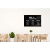 Cadre en pin, surface noire, 400 x 300 mm Tableau craie Basic BI-OFFICE - Tableau craie Bi-Office Basic noire affiché en menu dans un restaurant