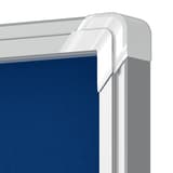 Intérieure, portes coulissantes, fond en feutre bleu, 8 x A4 Vitrine d'affichage Premium Plus NOBO - Vitrine d'affichage nobo Premium Plus à portes coulissantes, feutre bleu 8 x A4, coin du cadre en aluminium