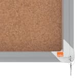 Intérieure, portes coulissantes, fond en liège, 8 x A4 Vitrine d'affichage Premium Plus NOBO - Vitrine d'affichage nobo Premium Plus à portes coulissantes en liège 8 x A4, serrure d'angle