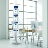 6 cases A4, porte-logo, acier argent Présentoir documentation double face EUROPEL - Présentoir documentation EUROPEL double face dans un bureau
