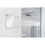Aspect aluminium brossé, 165 x 44 mm Plaque Salle d'attente adhésive 67167E EXACOMPTA - Plaque Salle d'attente EXACOMPTA sur une cloison vitrée