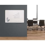 Acier plastifié, cadre aluminium, 450 x 300 mm Tableau blanc standard MAUL - Tableau blanc MAULstandard dans une salle de réunion