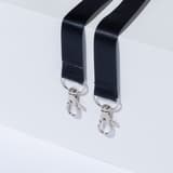 PET recyclé, clip de sécurité, 440 x 20 mm, lot de 10, noir Lanière badge à double mousqueton AVERY - Les deux mousquetons pivotants en métal de la lanière AVERY