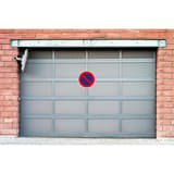 Panneau EXACOMPTA 67011E collé sur une porte de garage