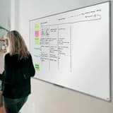 Tableau blanc nobo Essence au mur d'une salle de réunion