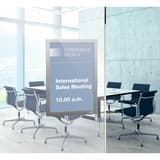 Cadre adhésif DURABLE DURAFRAME A4 argent, sur la porte vitrée d'une salle de réunion