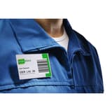 Porte badge DURABLE porté sur une veste