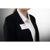 Badge magnétique CLICK FOLD DURABLE porté sur une veste