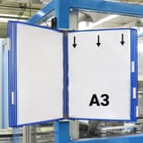 Porte document A3 mural djois fixé au bâti d'une machine, poches bleues