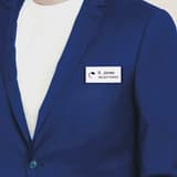 Badge magnétique polar AVERY porté sur une veste