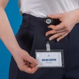 Porte badge AVERY avec enrouleur porté à la ceinture