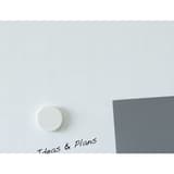 Notes tenues par des aimants Ergo magnetoplan blanc sur un tableau blanc