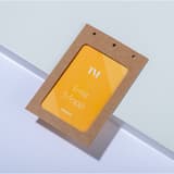 Pochette badge A6 AVERY en carton kraft avec une étiquette