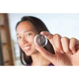 Aimant Design magnetoplan en acrylique transparent tenu entre deux doigts
