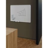 Tableau blanc MAUL 2000 MAULpro au mur d'un bureau