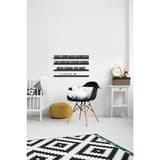 Étagère LETTER SHELF noire au mur