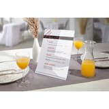 Présentoir pliable sigel avec un menu sur une table