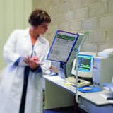 Colonne de bureau Tarifold djois dans un laboratoire