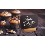 Mini ardoise de table rectangle Securit, devant des muffins