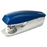 Agrafeuse de bureau Leitz NeXXt 5501 bleue, vue de trois quarts.