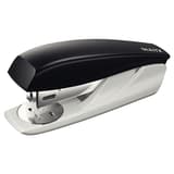 Agrafeuse de bureau Leitz NeXXt 5501 noire, vue de trois quarts.