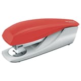 Agrafeuse de bureau Leitz NeXXt Recycle 5604 rouge, vue de trois quarts.