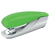 Agrafeuse de bureau Leitz NeXXt Recycle 5604 verte, vue de trois quarts.