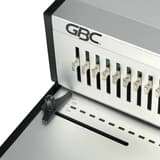 Perforelieuse manuelle à peignes plastiques, 28 feuilles CB30 Pro GBC - Avec guide papier réglable pour format a4