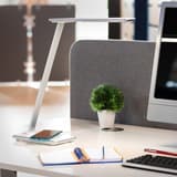 Lampe de bureau LED, chargeur à induction JAZZ UNILUX - Lampe de bureau LED UNILUX JAZZ blanc, en situation sur un bureau