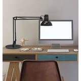 Lampe de bureau sur pied, sans ampoule study sur pied noir MAUL - Lampe de bureau sur pied MAULstudy noir, en situation