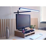 Lampe de bureau LED à pince, luminothérapie ELITE LUMINO UNILUX - Lampe de bureau LED à pince UNILUX ELITE LUMINO noir, au-dessus d'un écran