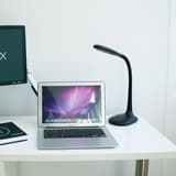 Lampe de bureau LED, alimentation USB LUCY UNILUX - Lampe de bureau LED UNILUX LUCY noir, en situation sur un bureau