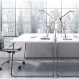 Lampe de bureau LED, bras double SENZA 2 UNILUX - Lampe de bureau LED UNILUX SENZA 2 argent, en situation sur un bureau