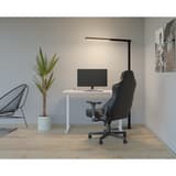 Lampadaire LED de bureau, 3 970 lumens Beryll noir HANSA - Lampadaire Hansa Beryll noir, dans un bureau