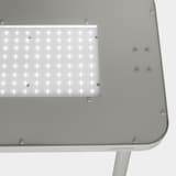 Lampadaire LED de bureau, 10 400 lumens Capella gris argent HANSA - Lampadaire Hansa Capella gris argent, tête allumée vue de dessous