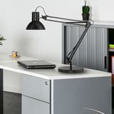 Lampe architecte sans ampoule, socle et pince SUCCESS 80 UNILUX - Lampe architecte UNILUX SUCCESS 80 noir, en situation sur un bureau