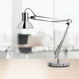 Lampe architecte LED, socle et pince SUCCESS 80 UNILUX - Lampe architecte LED UNILUX SUCCESS 80 chrome, en situation sur un bureau