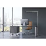 Lampadaire LED, direct et indirect jet argent MAUL - Lampadaire LED MAULjet argent, en situation