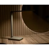 Lampe de bureau LED, capteur de luminosité Lumina gris métallisé HANSA - Lampe de bureau Hansa Lumina gris métallisé, allumée en lumière chaude