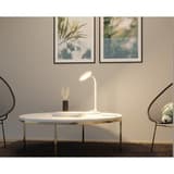 Lampe de bureau ou murale LED Horizon blanc HANSA - Lampe de bureau Hansa Horizon blanc, sur une table basse