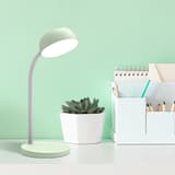 Lampe de bureau LED compacte, bras pivotant TAMY UNILUX - Lampe de bureau LED compacte UNILUX TAMY vert, en situation sur un bureau