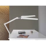 Lampe de travail LED dimmable à pince, deux têtes craft duo blanc MAUL - Lampe de travail LED à pince MAULcraft duo blanc, en situation