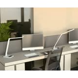 Lampe de bureau LED avec veilleuse Tide blanc HANSA - Lampe de bureau Hansa Tide blanc, sur un bureau partagé