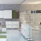 Lampadaire LED à éclairage indirect, mât articulé DELY 2.0 articulé UNILUX - Lampadaire LED à éclairage indirect UNILUX DELY 2.0 articulé gris métal, en situation dans un bureau