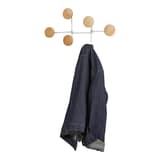 Patère murale design, 6 patères en bois SIX - Patère murale design ALBA SIX blanc, en usage
