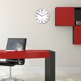 Horloge murale à quartz, Ø 30,5 cm ARIA gris métal UNILUX - Horloge murale à quartz UNILUX ARIA gris métal, en situation dans un bureau