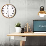 Horloge murale en bois, Ø 31,5 cm BALTIC bois et blanc UNILUX - Horloge murale en bois UNILUX BALTIC bois et blanc, en situation dans un bureau